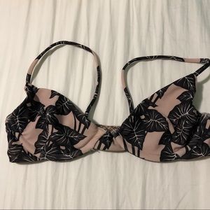 Acacia Manhattan top size XS in black elephant